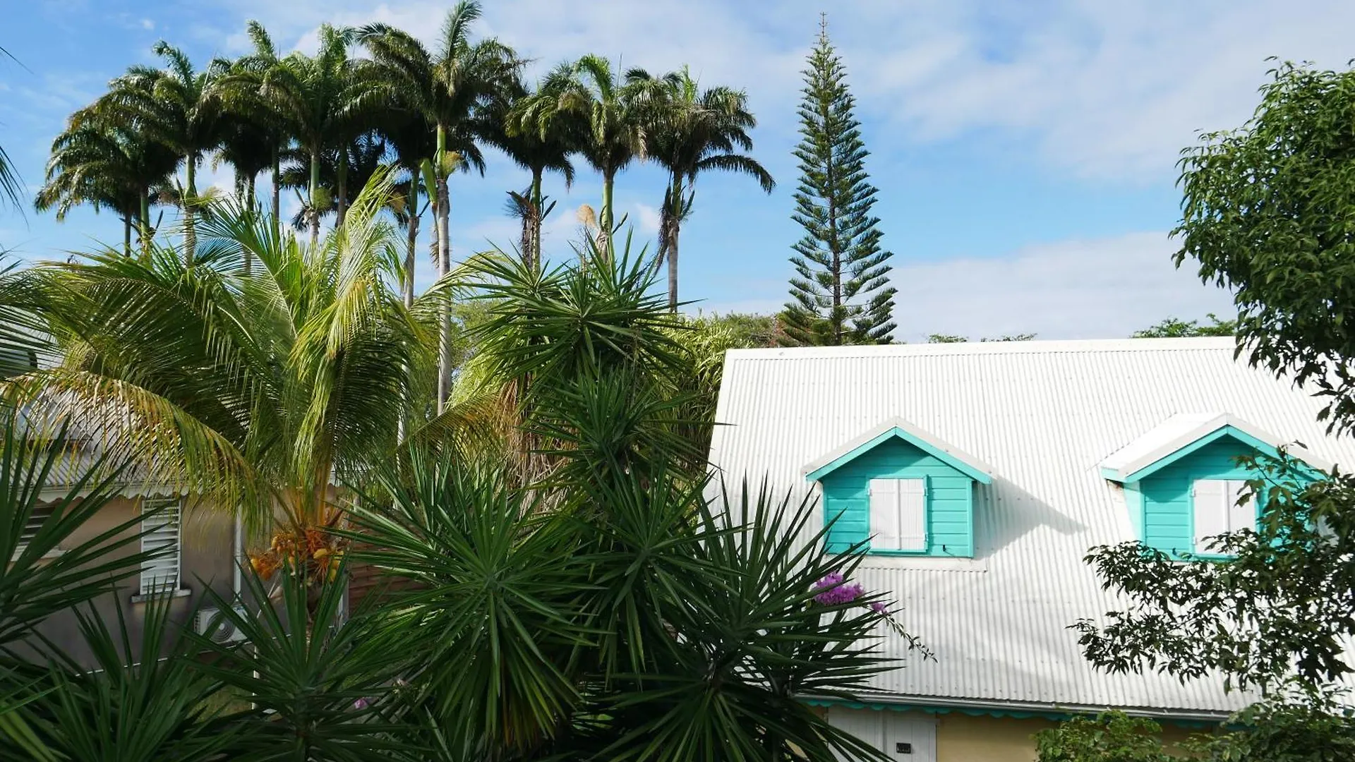 Holiday home Charmante Villa Avec Acces Direct A La Mer Sainte-Rose