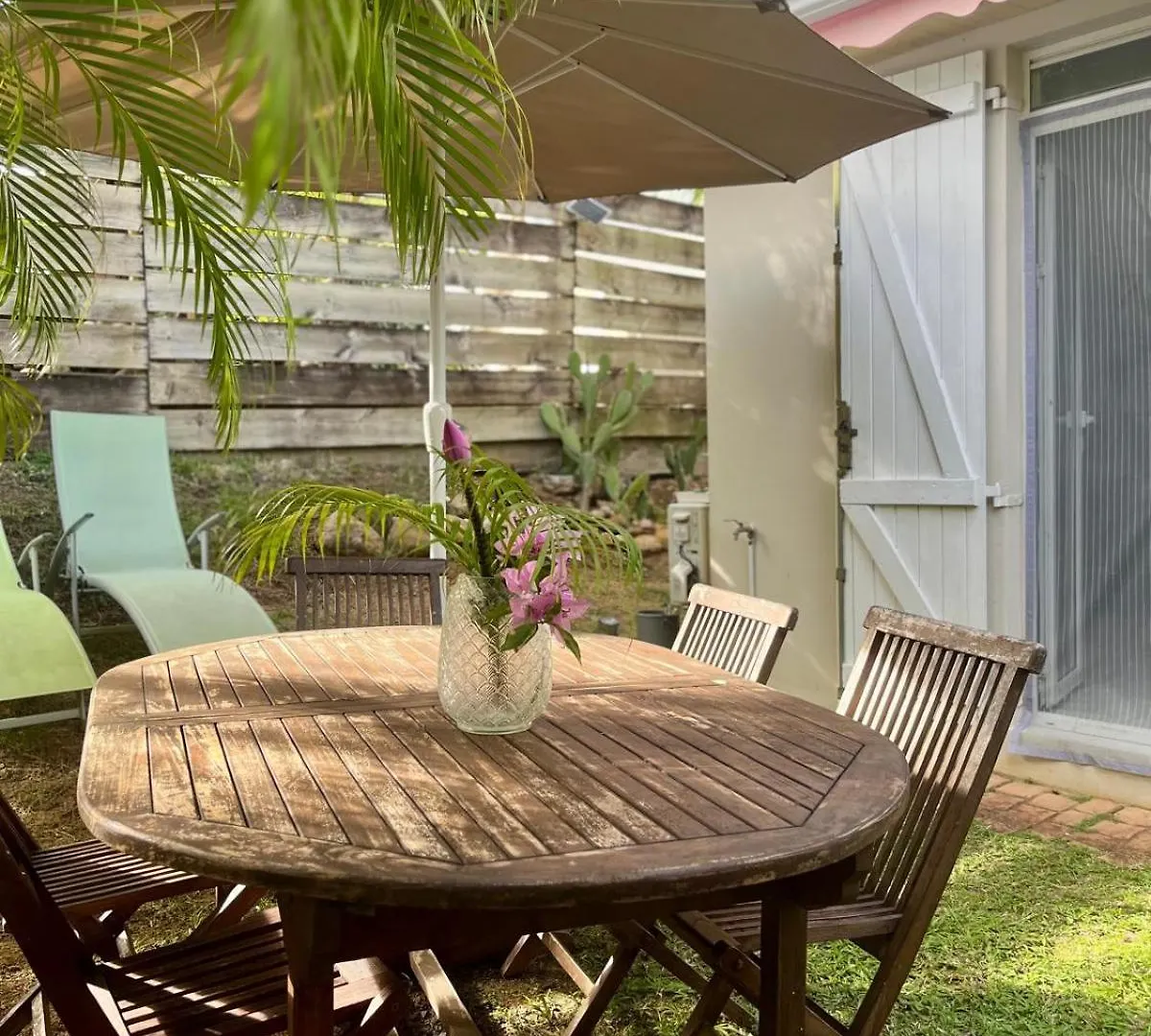 Holiday home Charmante Villa Avec Acces Direct A La Mer Sainte-Rose
